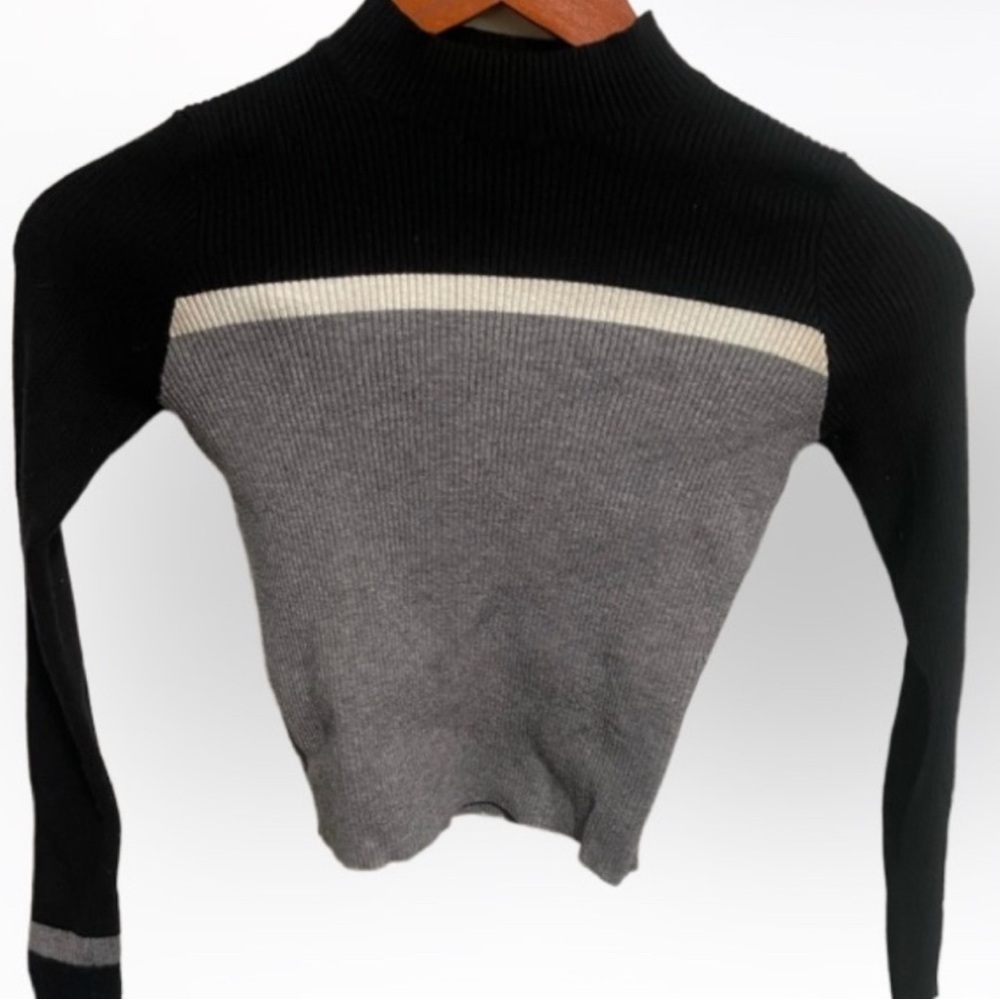 Brandy Melville Crew Neck Slim-Fit Stripe Crop Sweater White/ Grey/ Black